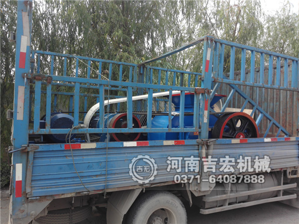 2pg610&times;400對輥破碎機發往重慶