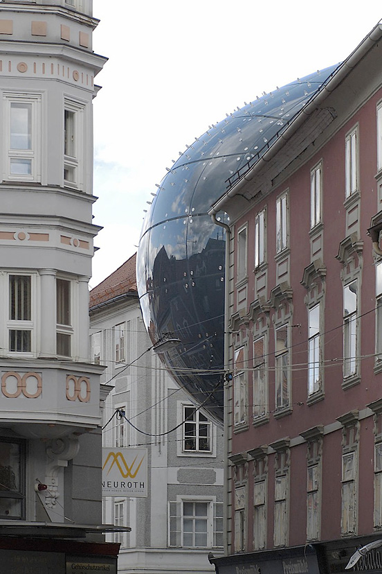 未來主義風格的建筑—格拉茨美術館(Kunsthaus Graz)裝修設計