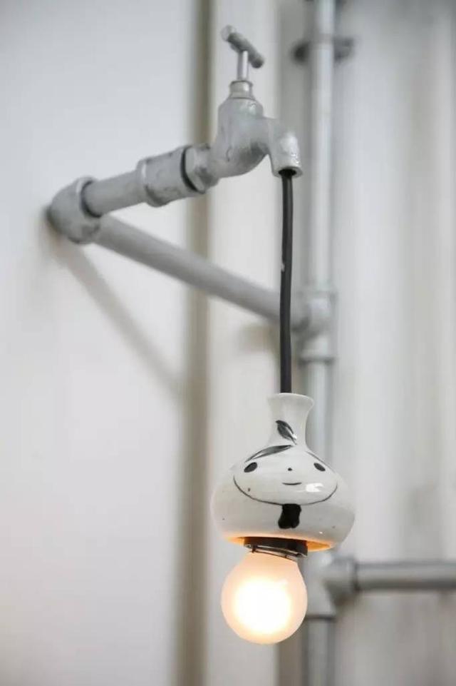 給舊家具加上一張臉 立馬變成一件藝術品