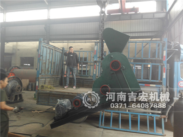 大進(jìn)料口雙級粉碎機發(fā)往四川廣安_粉碎廢舊石膏板